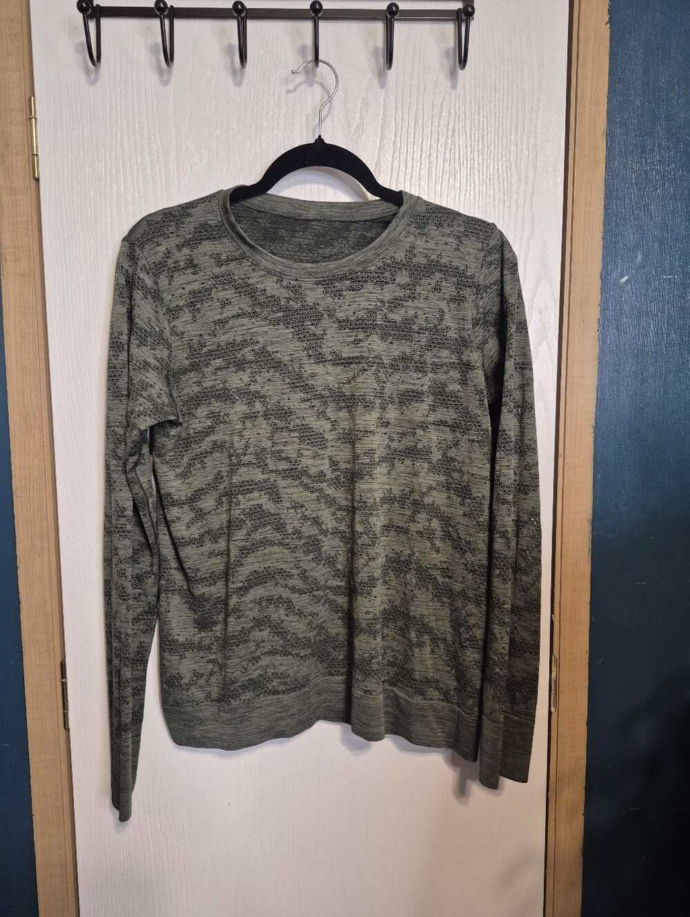 Lululemon Scape Rainforest Green Twill Swiftly Breathe Long Sleeve shirt